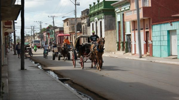 Coche tirado por caballos.
