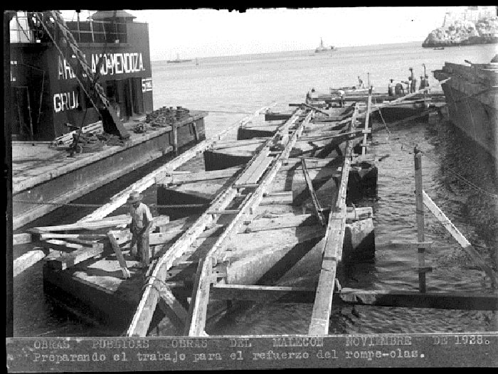 Refuerzo del rompeolas (1928)