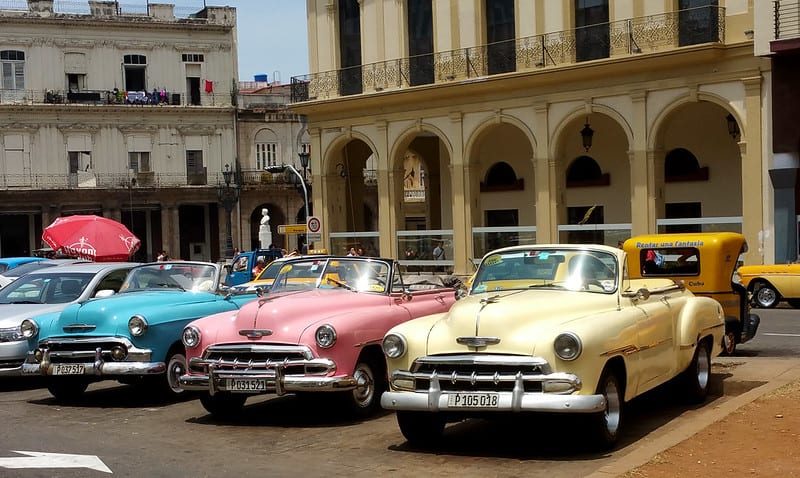 Almendrones en Cuba