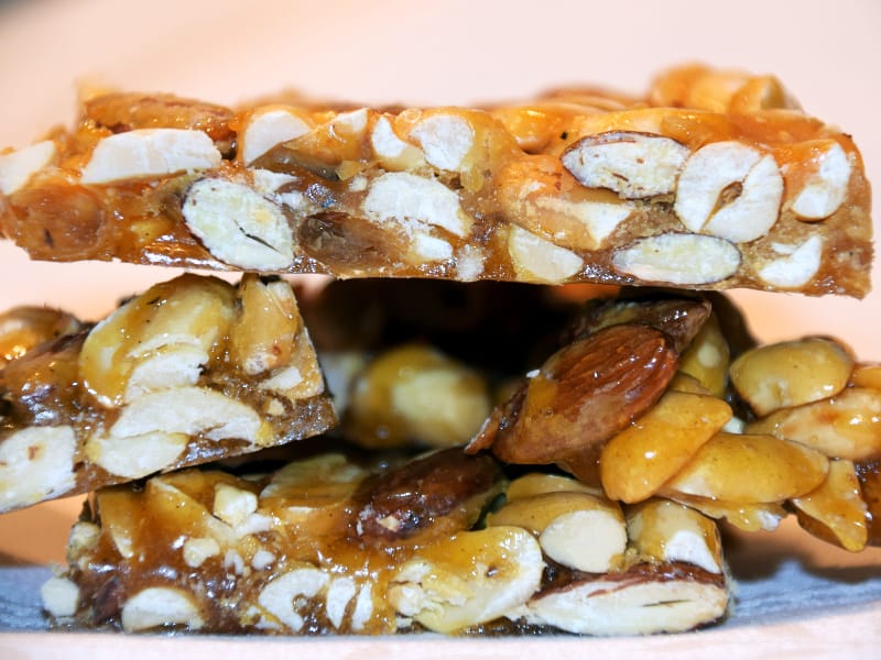 Turrón de maní en grano