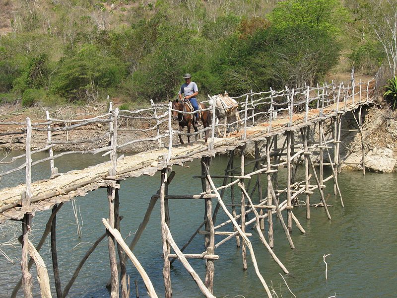 En Marea de Portillo en Granma podrás disfrutar de un estupendo paseo a caballo por sus bellos paisajes