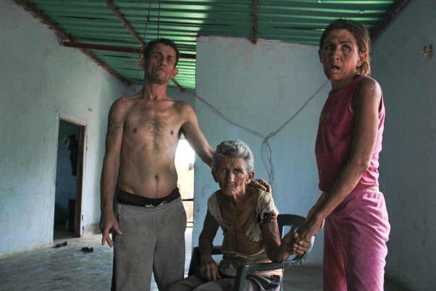Anciana afectada con el baile de san vito