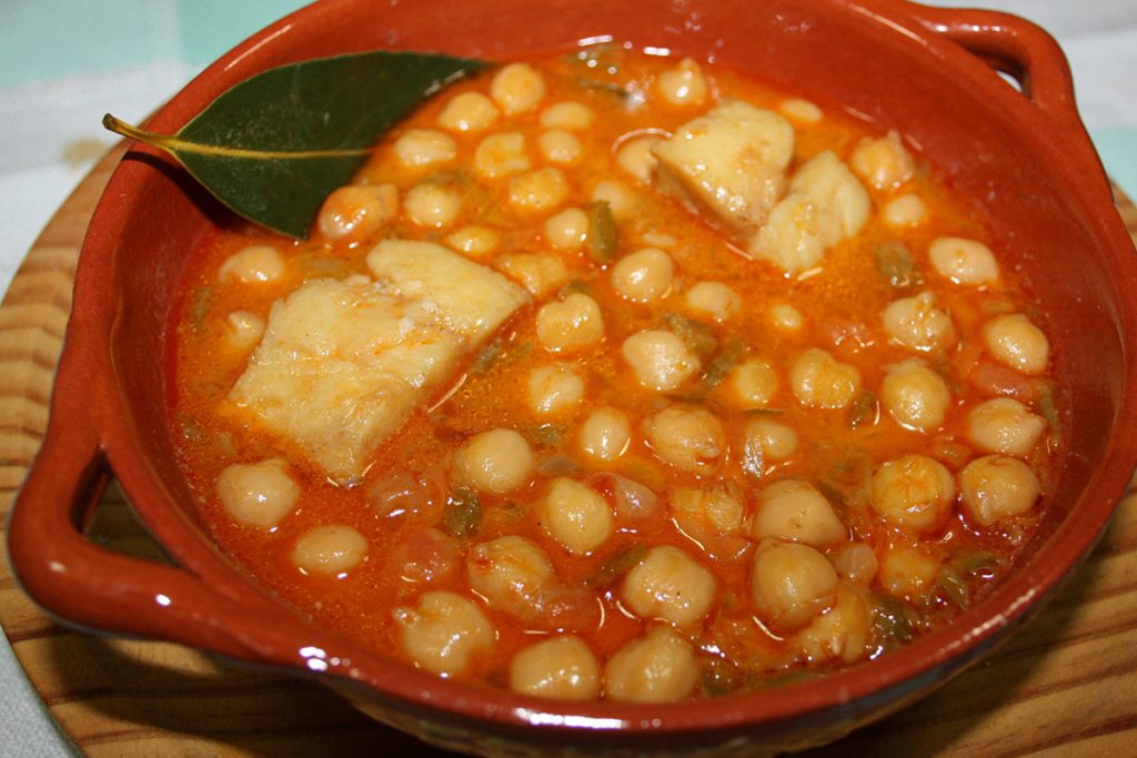 Garbanzos con Bacalao, la espectacular versión original de esta receta