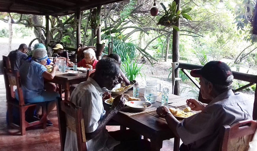 Divino, un restaurante privado en Cuba que ofrece comida gratis a los ancianos