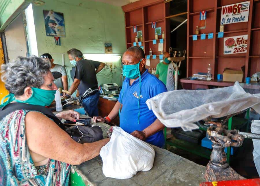 Cuba suma reporta la mayor cifra mensual de COVID-19 en diciembre