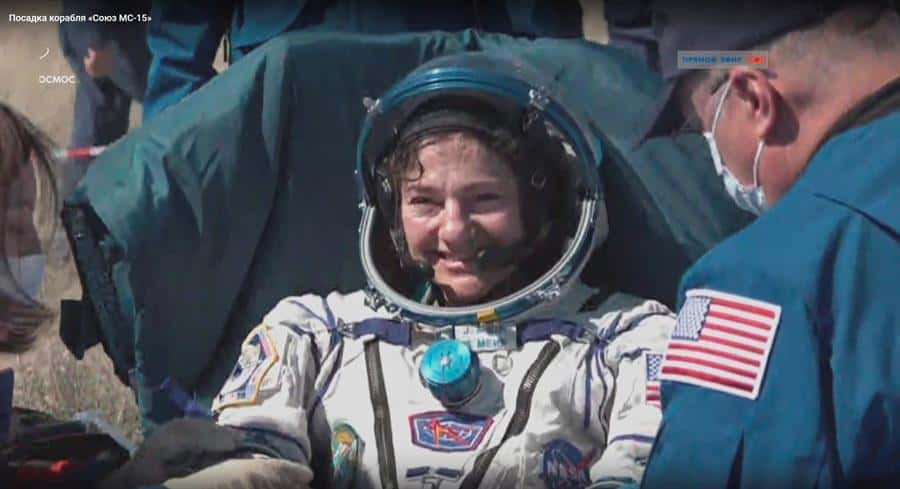 La Soyuz aterriza entre estrictas medidas de seguridad sanitaria