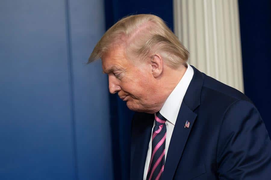 Trump podría cancelar sus ruedas de prensa diarias por polémica