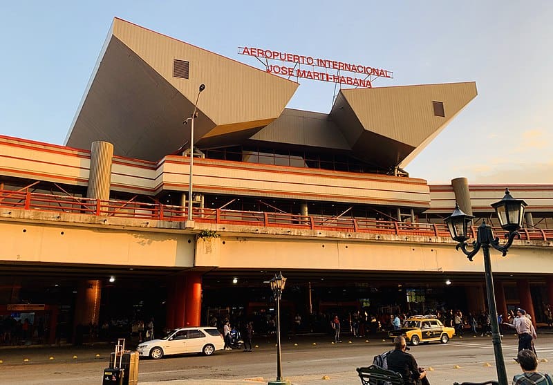 Cuba aprovecha el cierre de fronteras para reparar sus aeropuertos