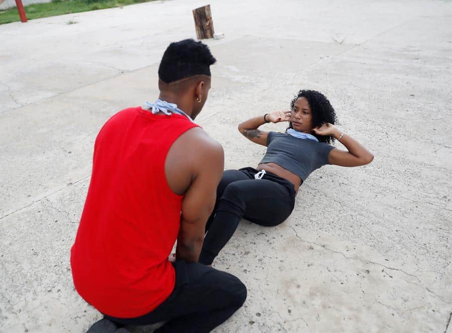 Cuba baila confinada en casa mientras se alzan los telones
