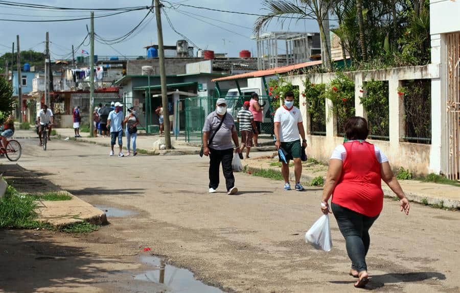 Cuba supera los dos mil contagios de COVID-19
