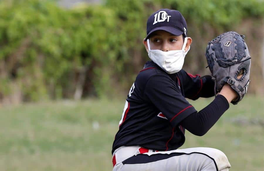 El béisbol, un sueño por el que los cubanos retan al coronavirus