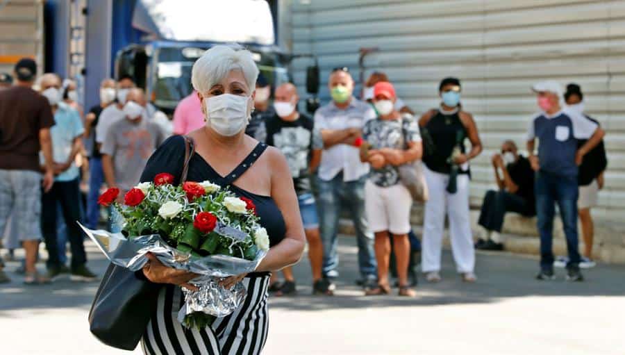 Cubanos despiden a su querida diva Rosita Fornés con flores y gran cariño