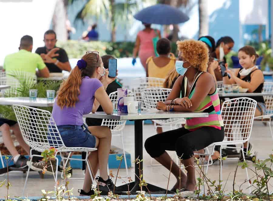En la nueva normalidad vuelven los restaurantes, pero con mascarillas