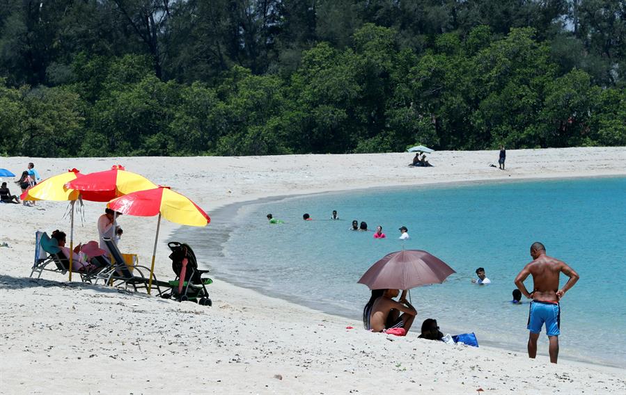 Los cubanos aprovechan para regresar a la playa