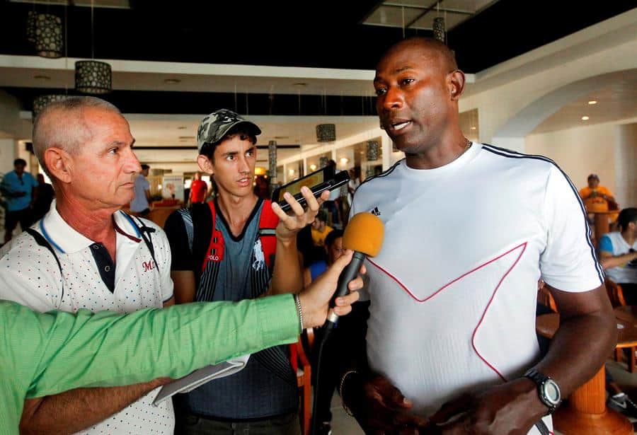 Erick Hernández establece nueva marca de dominio de balón