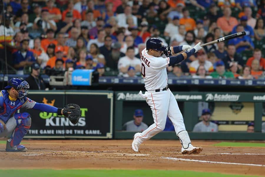 Yuli Gurriel hace sonar su madero contra los Marineros