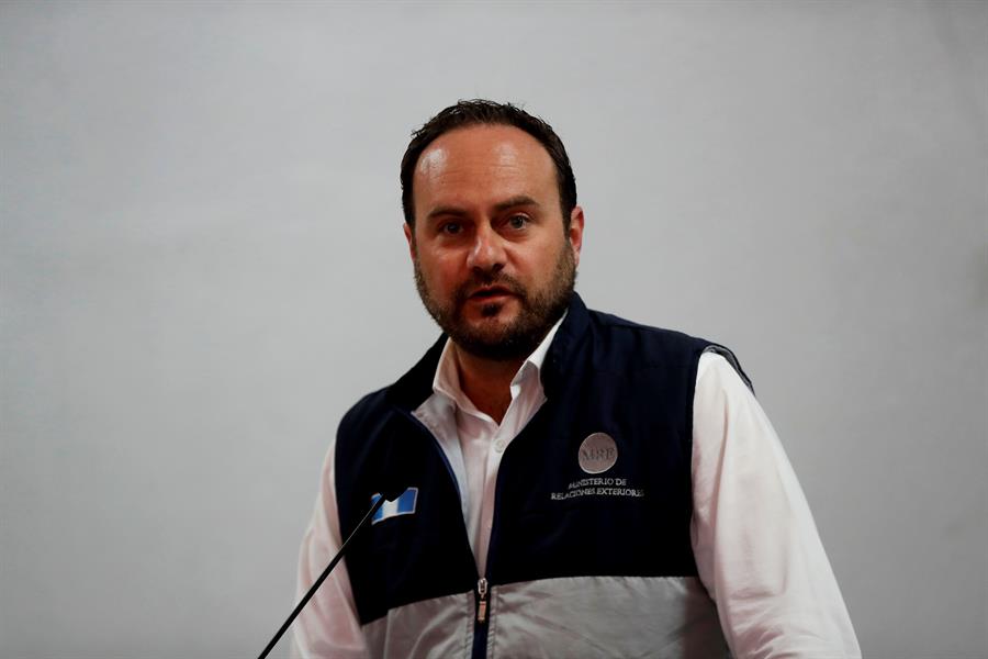 Interpelarían a Canciller de Guatemala por médicos cubanos