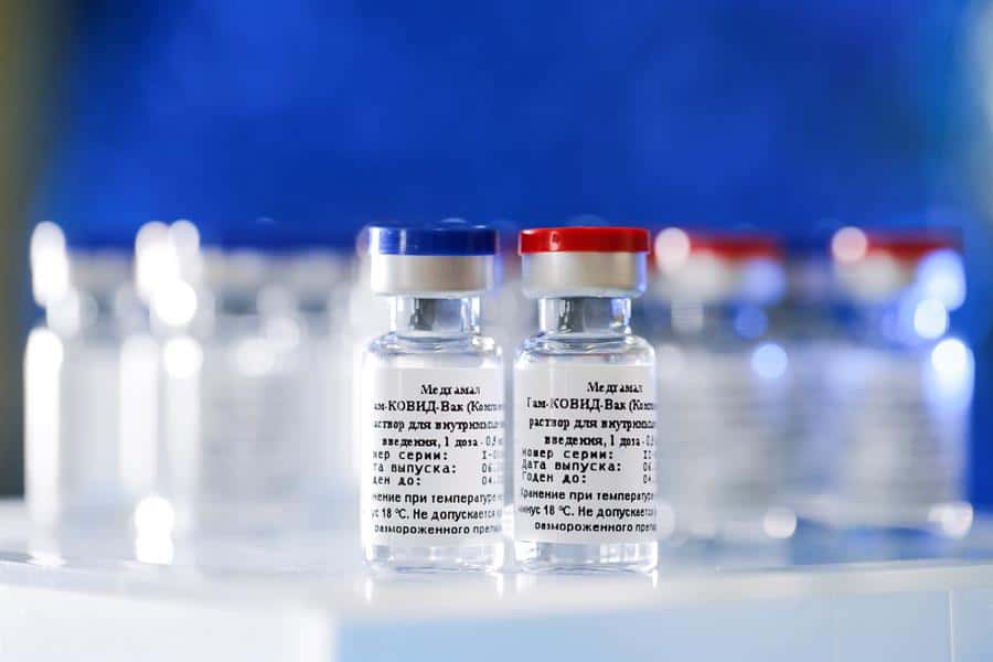 Rusia iniciará vacunación masiva contra la COVID-19 en un mes
