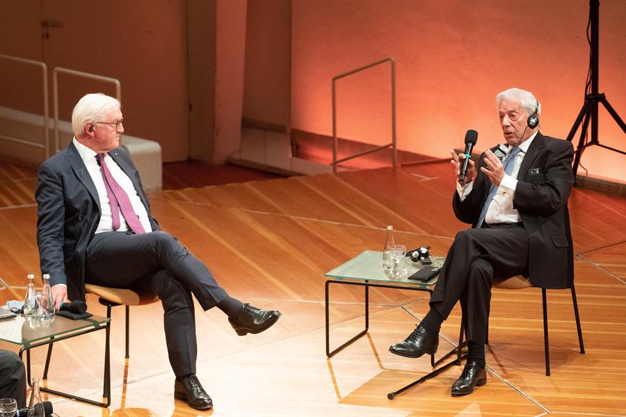 Mario Vargas Llosa tuvo conversa en Berlín con el presidente alemán Franck Walter Steinmeier