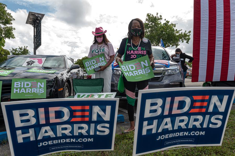 campaña de Biden critica prohibición de Trump al envío de remesas a Cuba