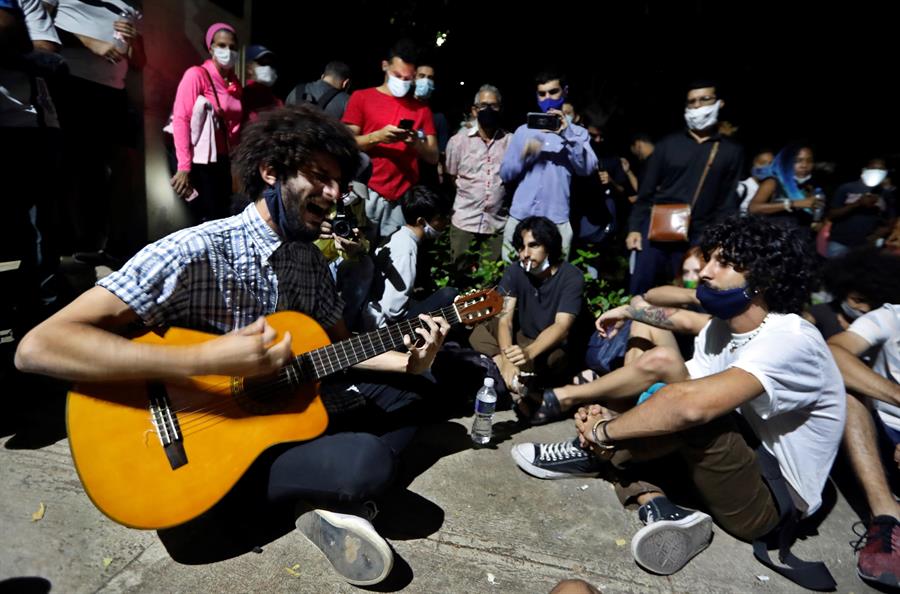Artistas cubanos logran diálogo con el gobierno