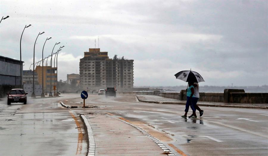 Cuba reactiva la alarma en su zona central por las intensas lluvias de Eta