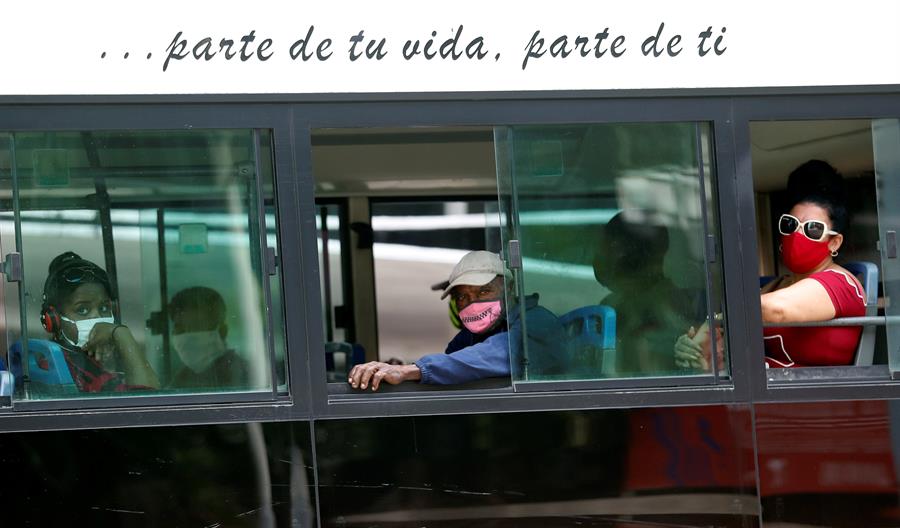 Cuba suma 39 casos de covid-19 mientras espera el inminente paso de la tormenta Eta