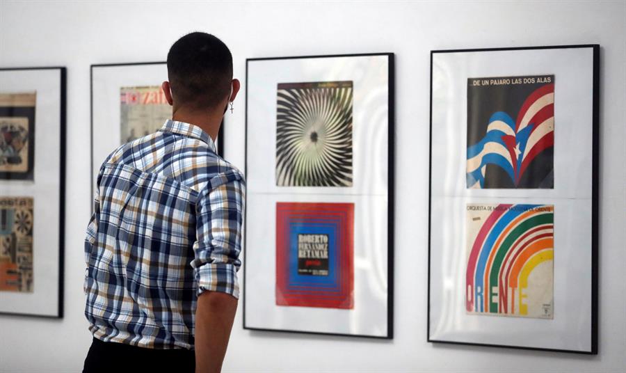 Una exposición celebra la voz cantante del diseño discográfico en Cuba