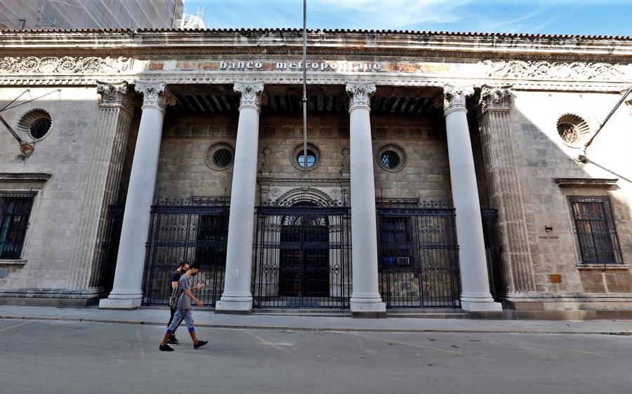 La doble moneda, una maraña financiera que lastró la economía cubana por 26 años
